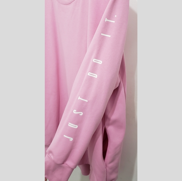 Nike dri-fit sweatshirt with pockets! - Picture 2 of 2